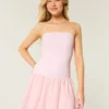 Trägerloses Minikleid aus Strickgewebe mit tiefem Taillenbund