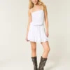 Trägerloses Minikleid mit Kordelzug und Blouson-Schnitt