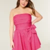 Trägerloses Minikleid mit Schleife