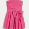 Trägerloses Minikleid mit Schleife