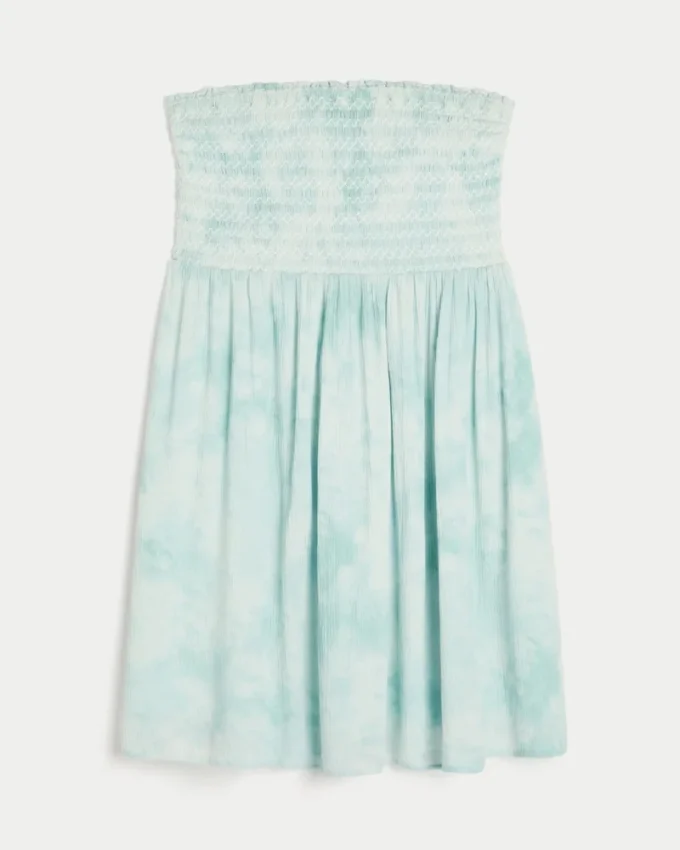 Trägerloses Minikleid mit Smokarbeit