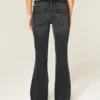 Ultra-Low-Rise-Jeans mit Blumenstickerei in gewaschenem Schwarz
