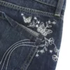Ultra-niedrige Passform, dunkel gewaschene Denim-Minishorts mit Schmetterlingsstickerei