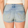Ultra-niedrige Shorties aus mittelblauem Denim