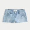 Ultra-niedrige, zerrissene Mini-Jeansshorts in mittlerer Waschung