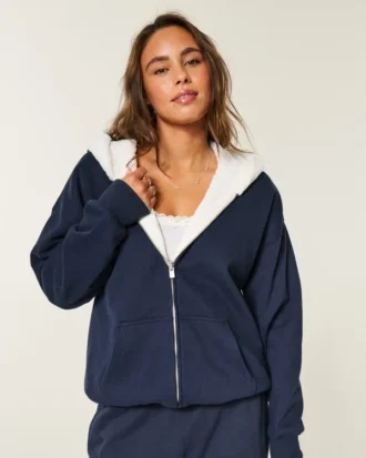 Wendbarer Hoodie mit Kunstfellfutter und Reißverschluss