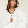 Wendbarer Hoodie mit Kunstfellfutter und Reißverschluss