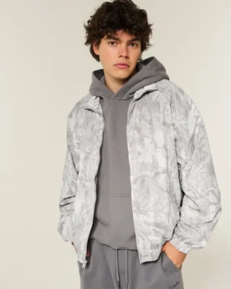 Windjacke mit Reißverschluss und Camouflage-Muster
